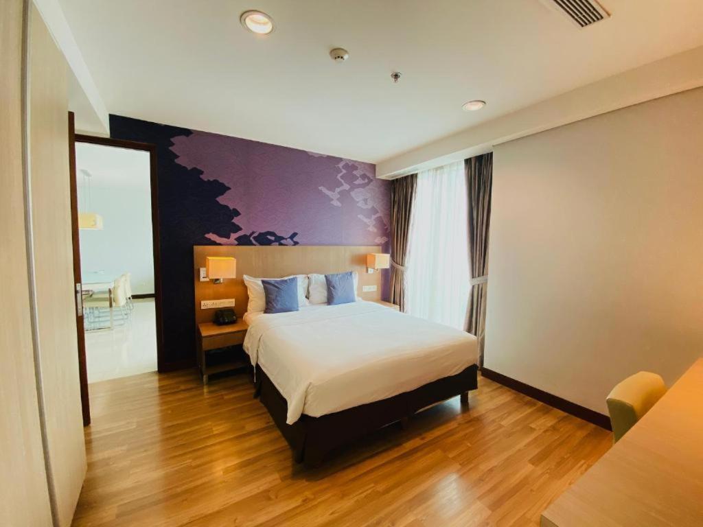The H Tower Rasuna Suites Kuningan Jakarta By Villaloka Esterno foto