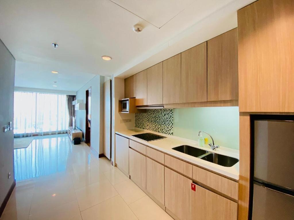 The H Tower Rasuna Suites Kuningan Jakarta By Villaloka Esterno foto
