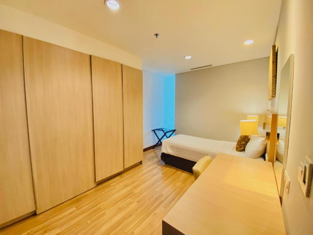 The H Tower Rasuna Suites Kuningan Jakarta By Villaloka Esterno foto
