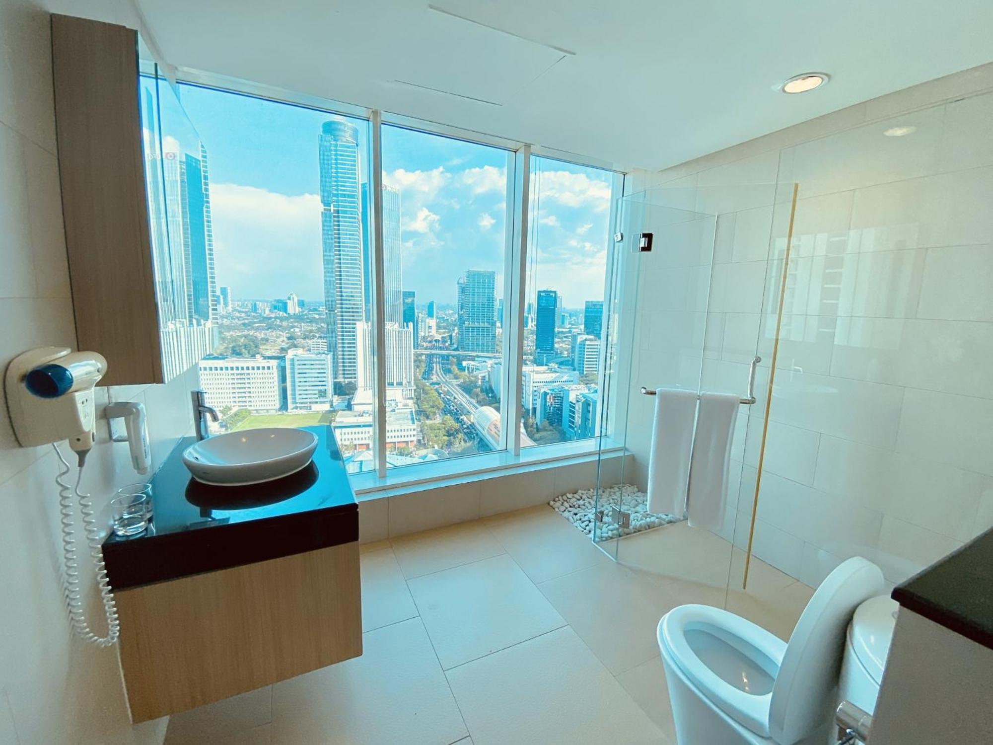 The H Tower Rasuna Suites Kuningan Jakarta By Villaloka Esterno foto