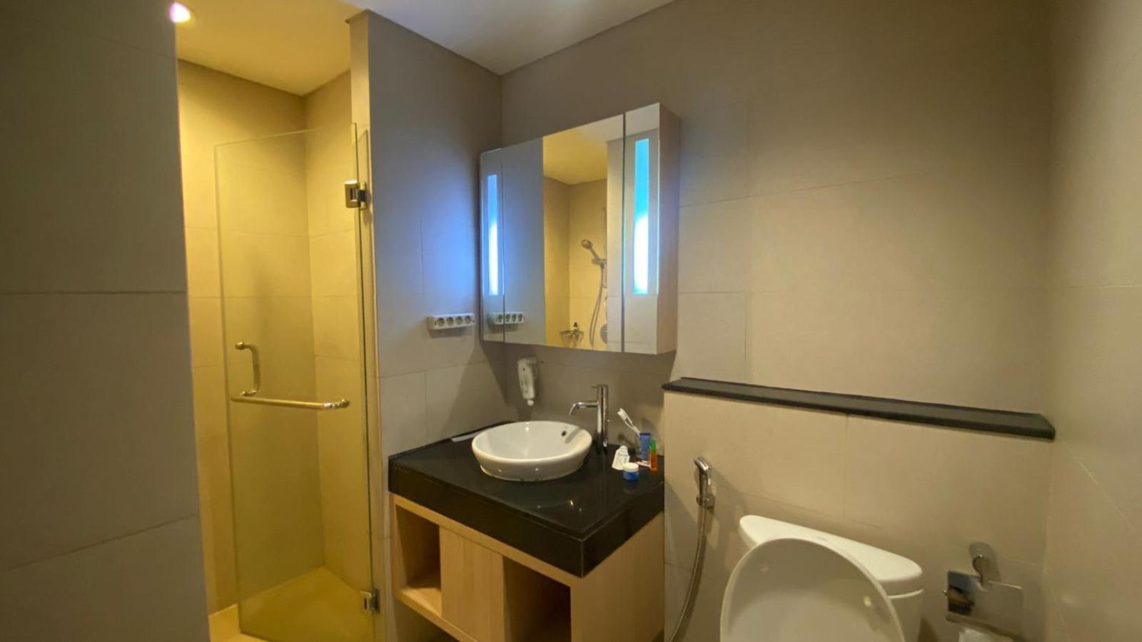 The H Tower Rasuna Suites Kuningan Jakarta By Villaloka Esterno foto