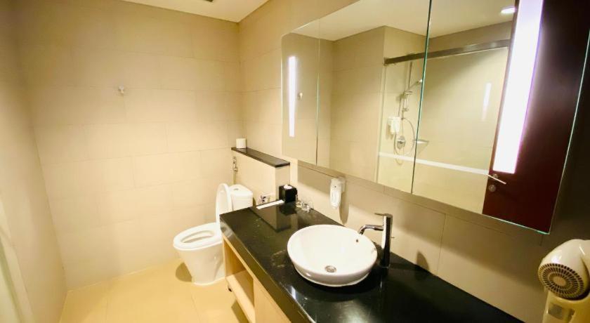The H Tower Rasuna Suites Kuningan Jakarta By Villaloka Esterno foto