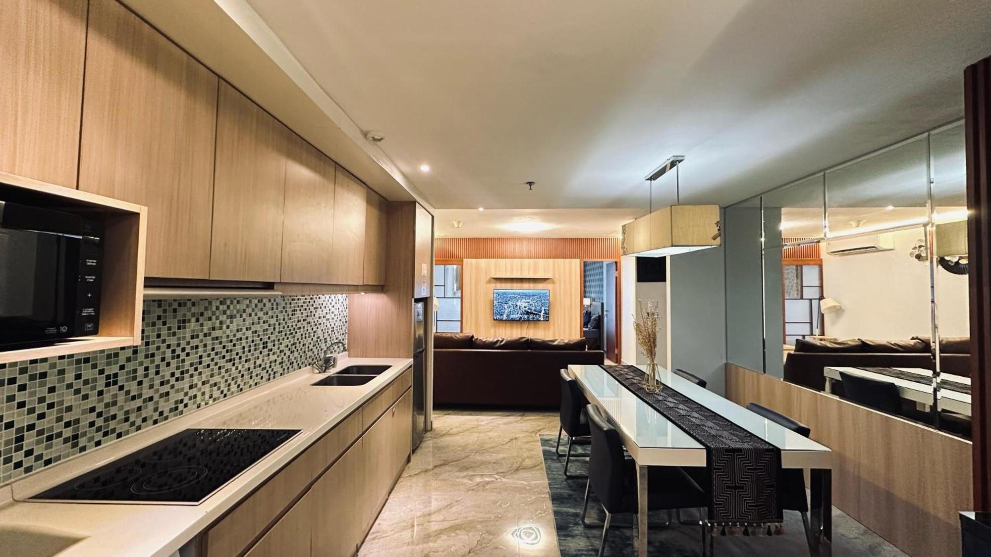 The H Tower Rasuna Suites Kuningan Jakarta By Villaloka Esterno foto