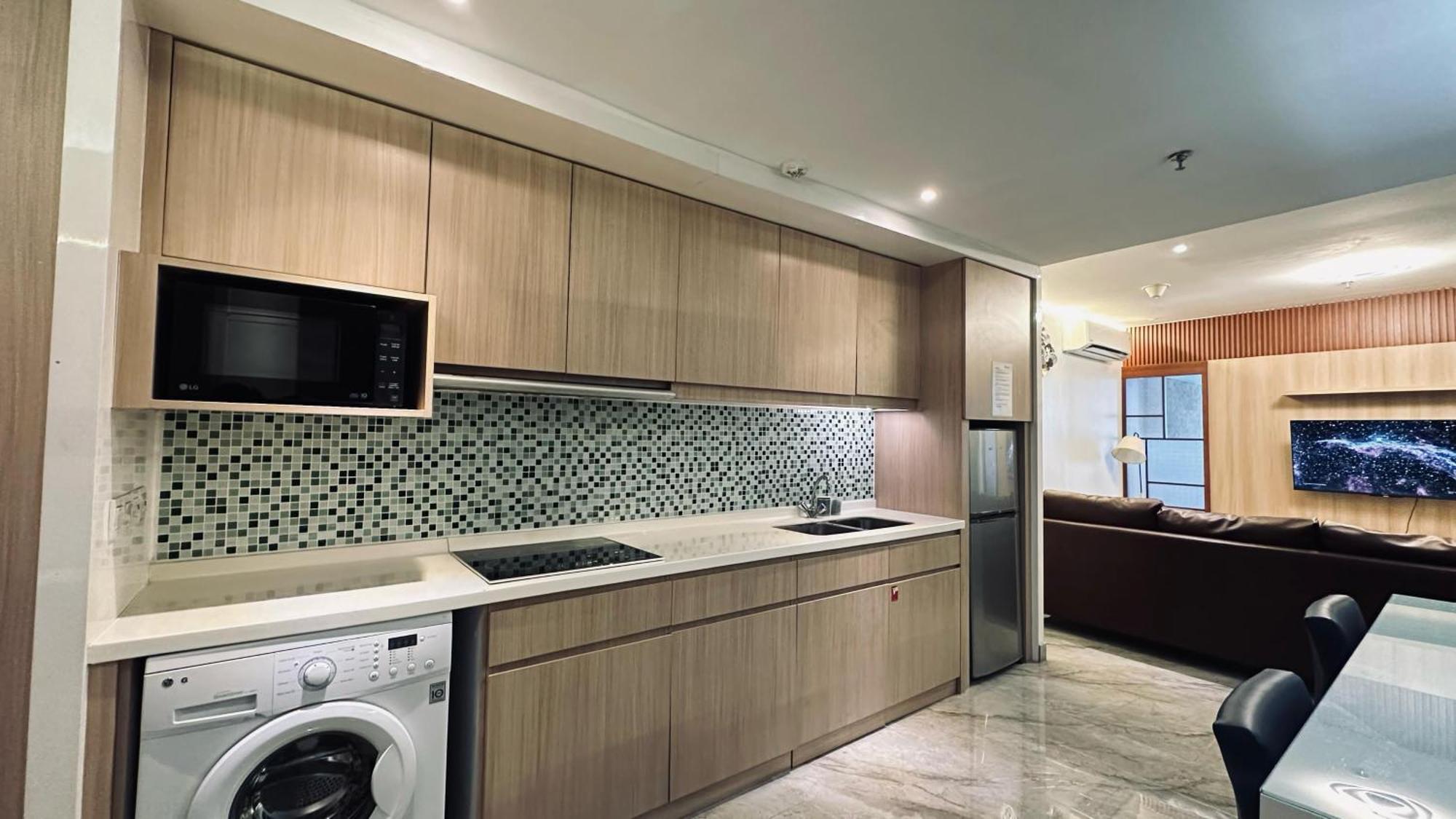 The H Tower Rasuna Suites Kuningan Jakarta By Villaloka Esterno foto